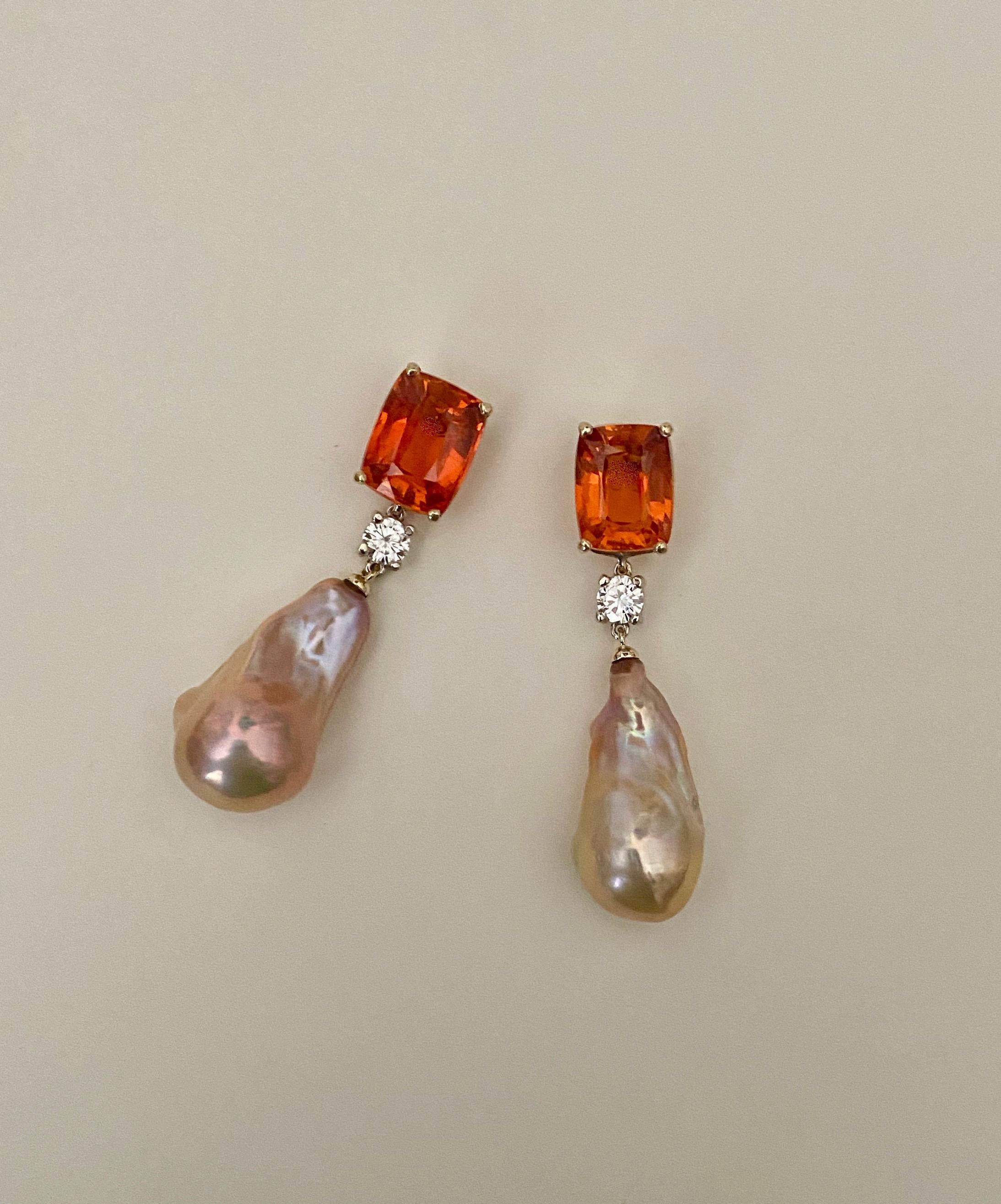 Michael Kneebone Pendants d'oreilles Madeira en citrine, saphirs et perles baroques Neuf - En vente à Austin, TX
