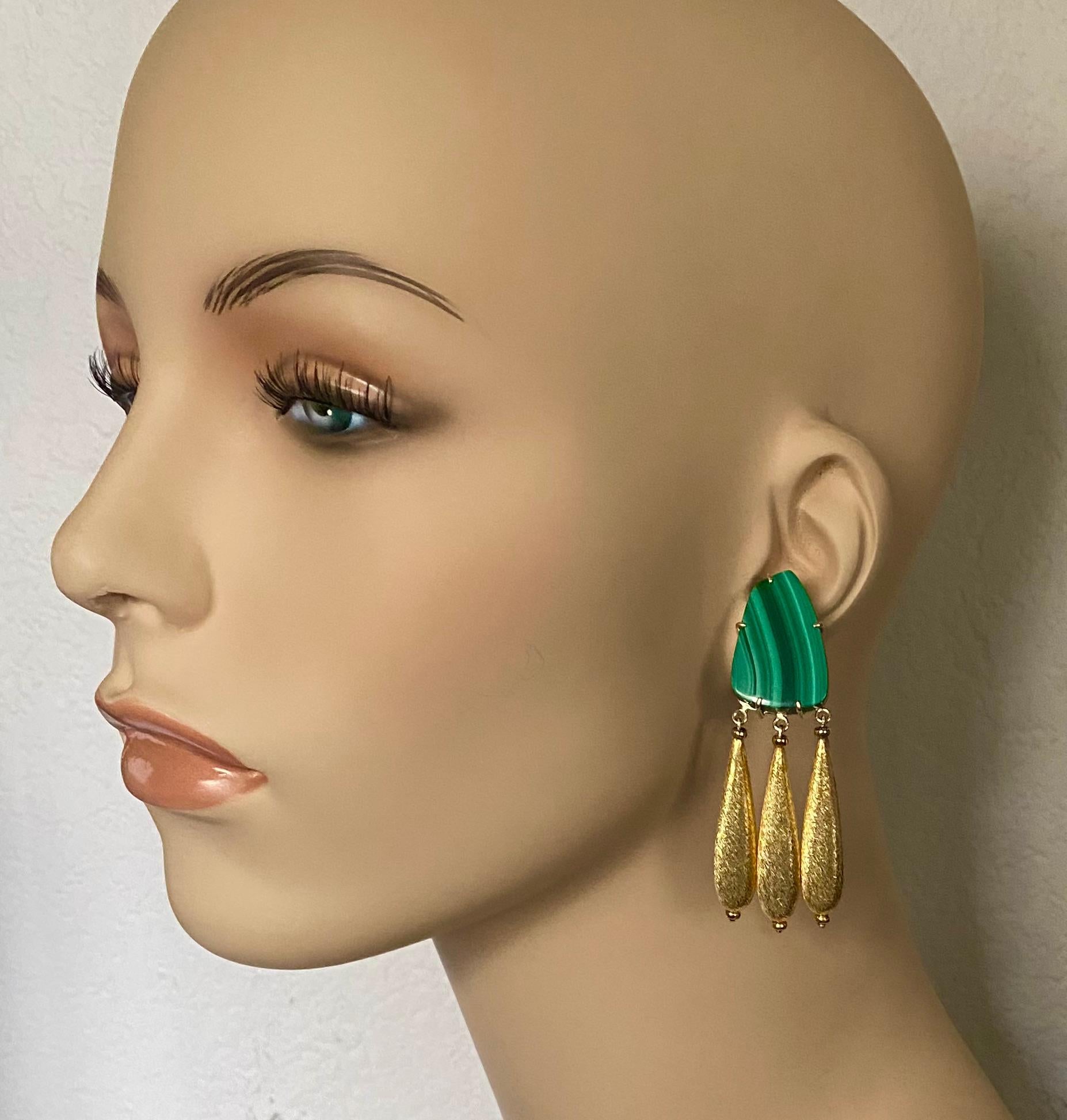 Pendientes colgantes Michael Kneebone de malaquita vermeil Cabujón en venta