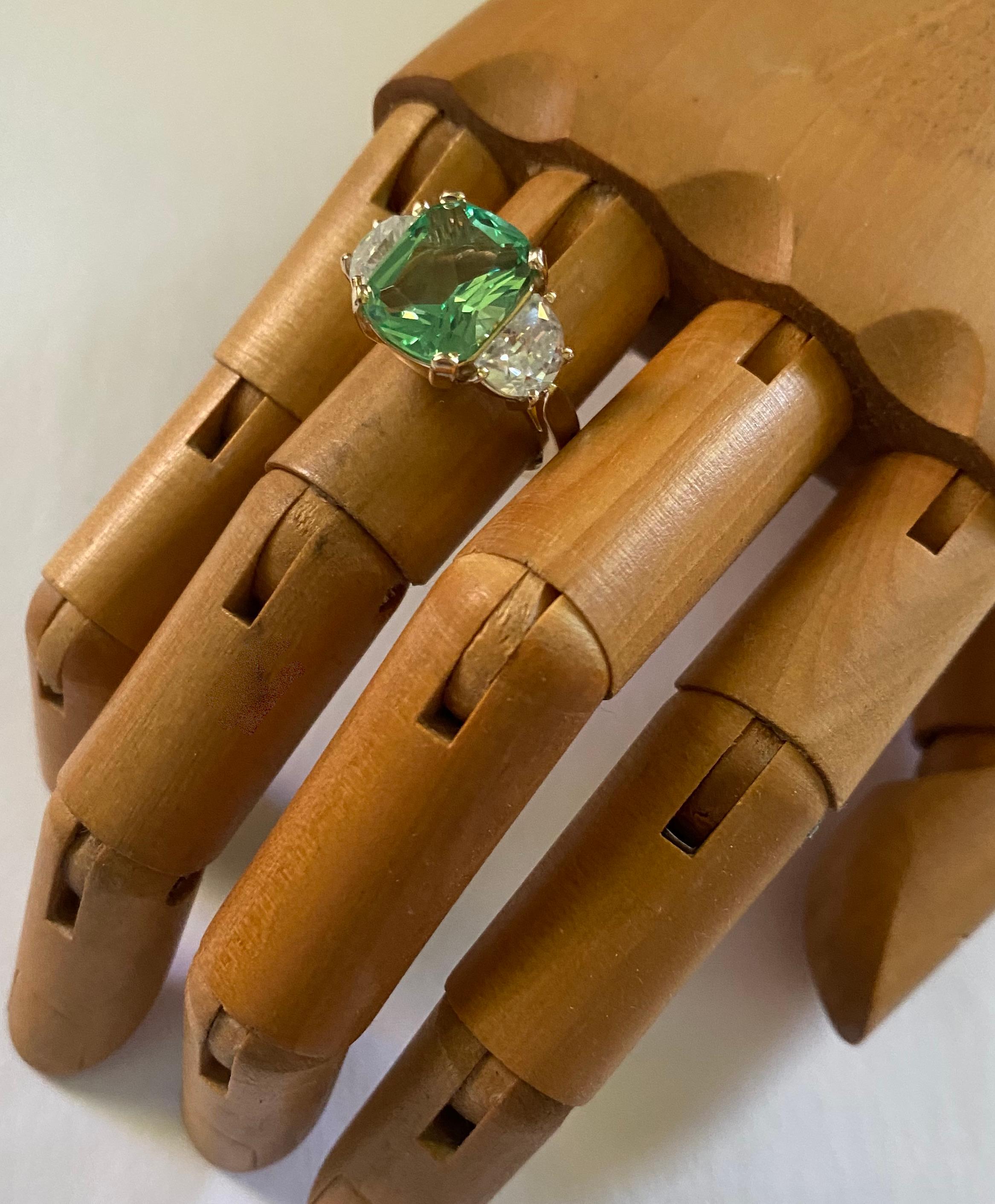 Merelani Mintfarbener Granat-Ring mit drei Steinen von Michael Kneebone Damen im Angebot