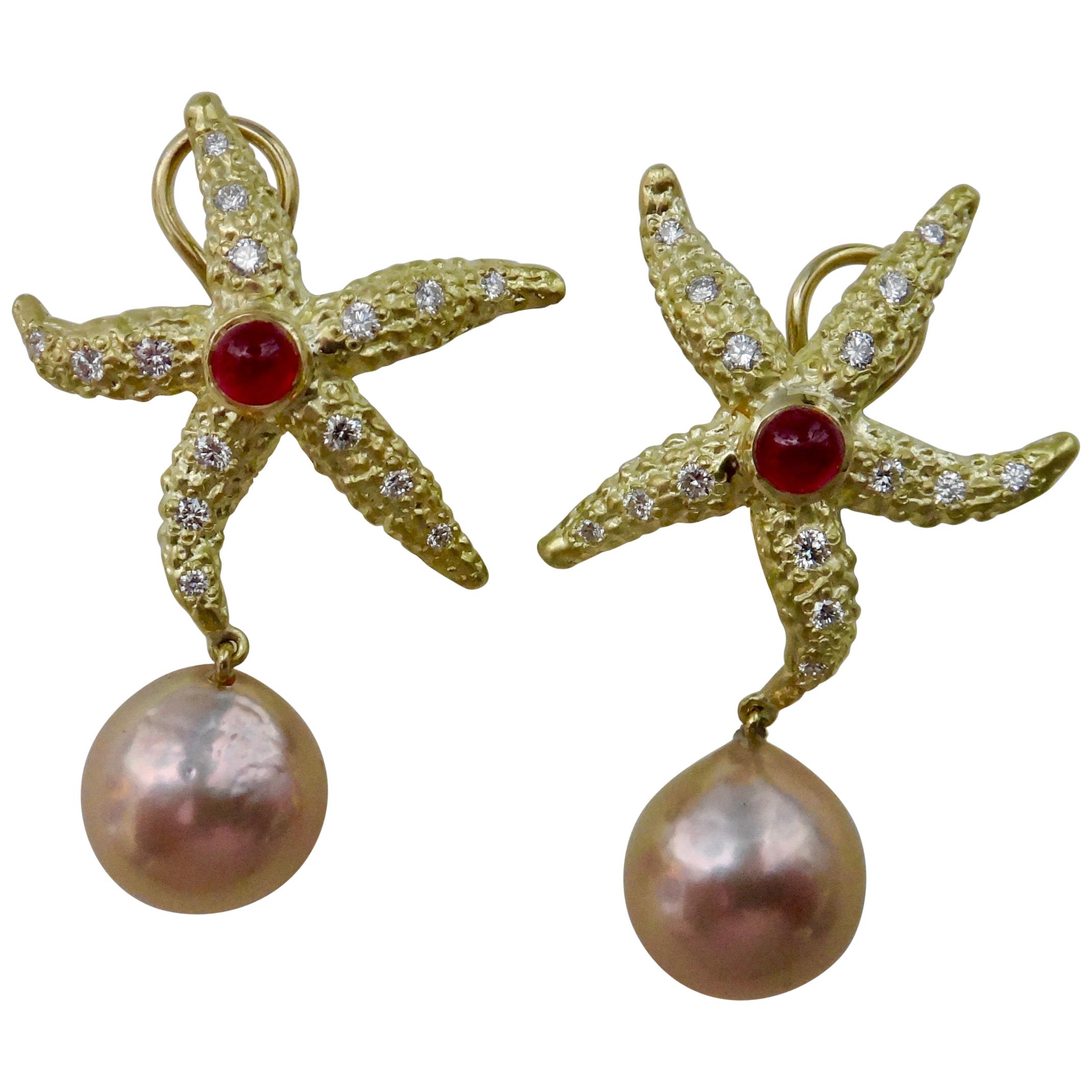 Michael Kneebone Boucles d'oreilles en forme d'étoile de mer en rubis, diamants et perles Kasumi