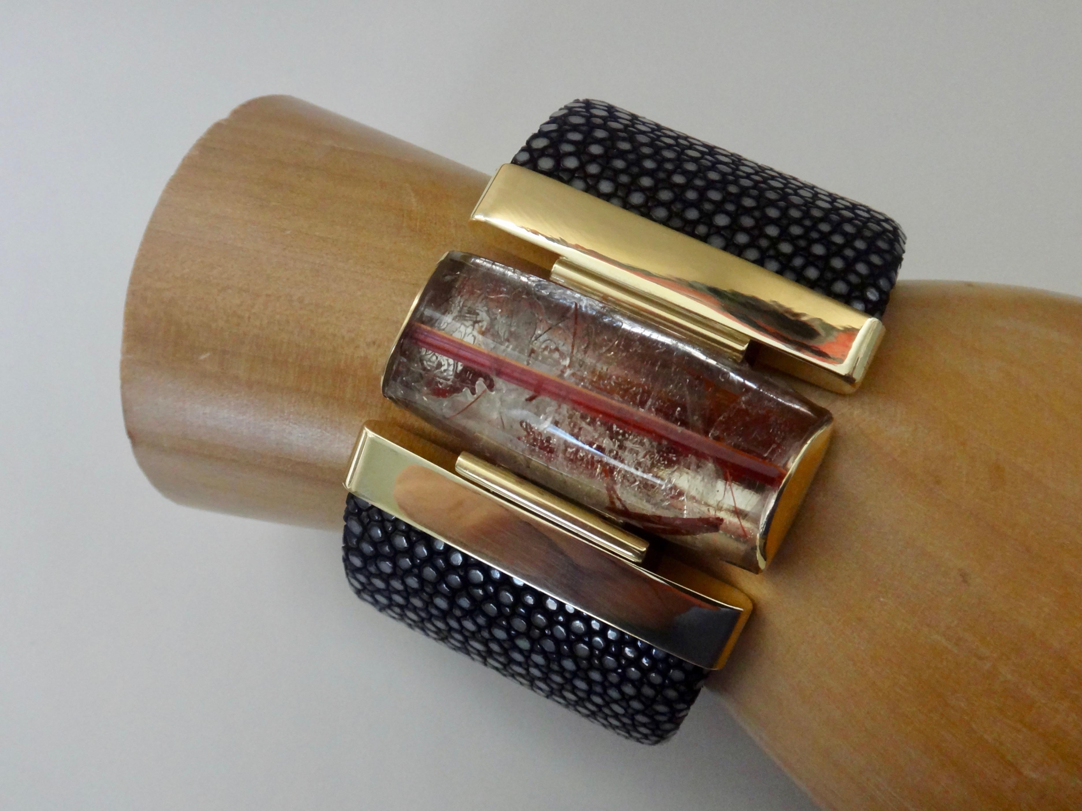 Michael Kneebone - Bracciale con quarzo rutilato e stringhe nere in vendita 4