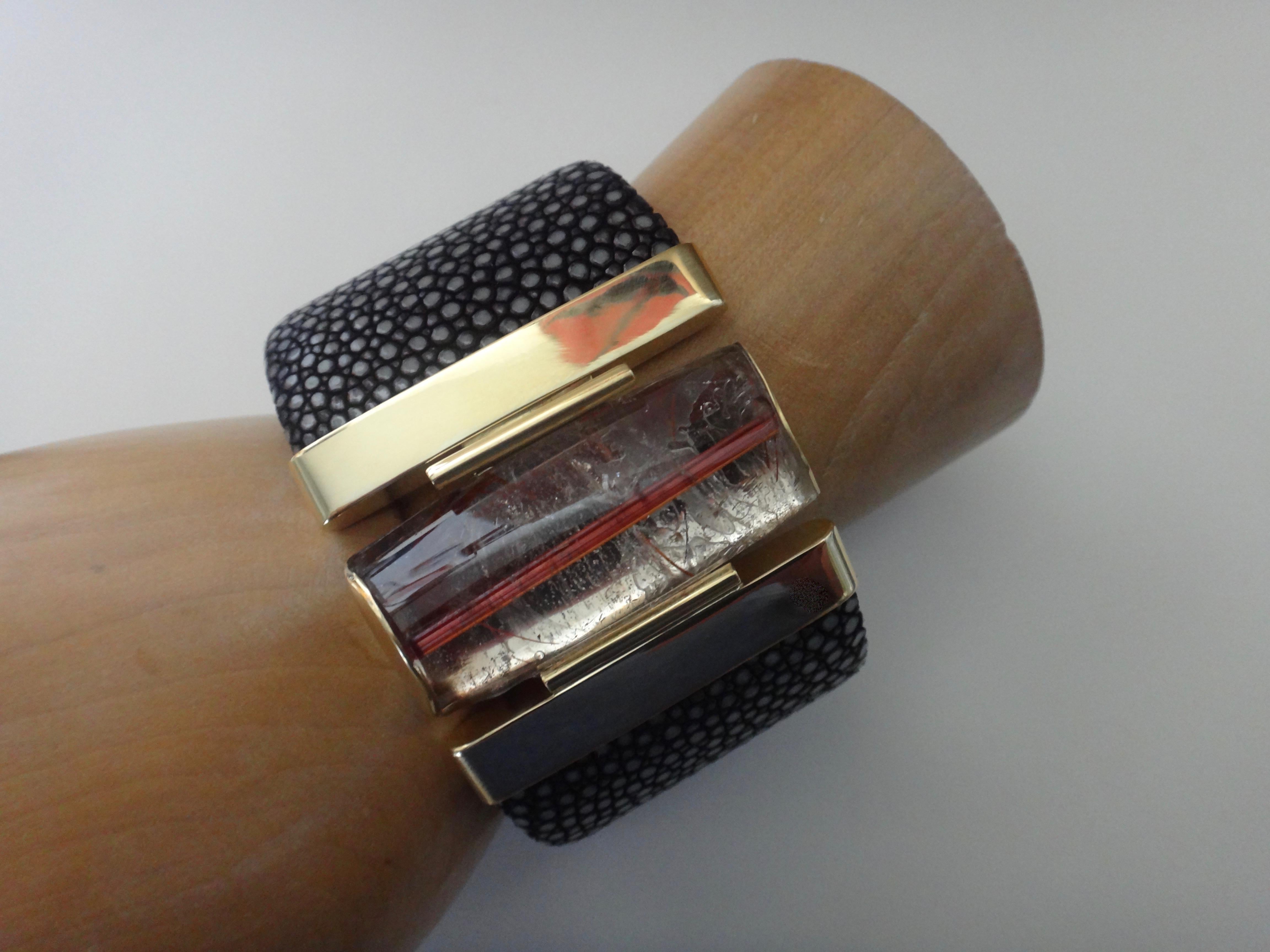Michael Kneebone - Bracciale con quarzo rutilato e stringhe nere in vendita 6
