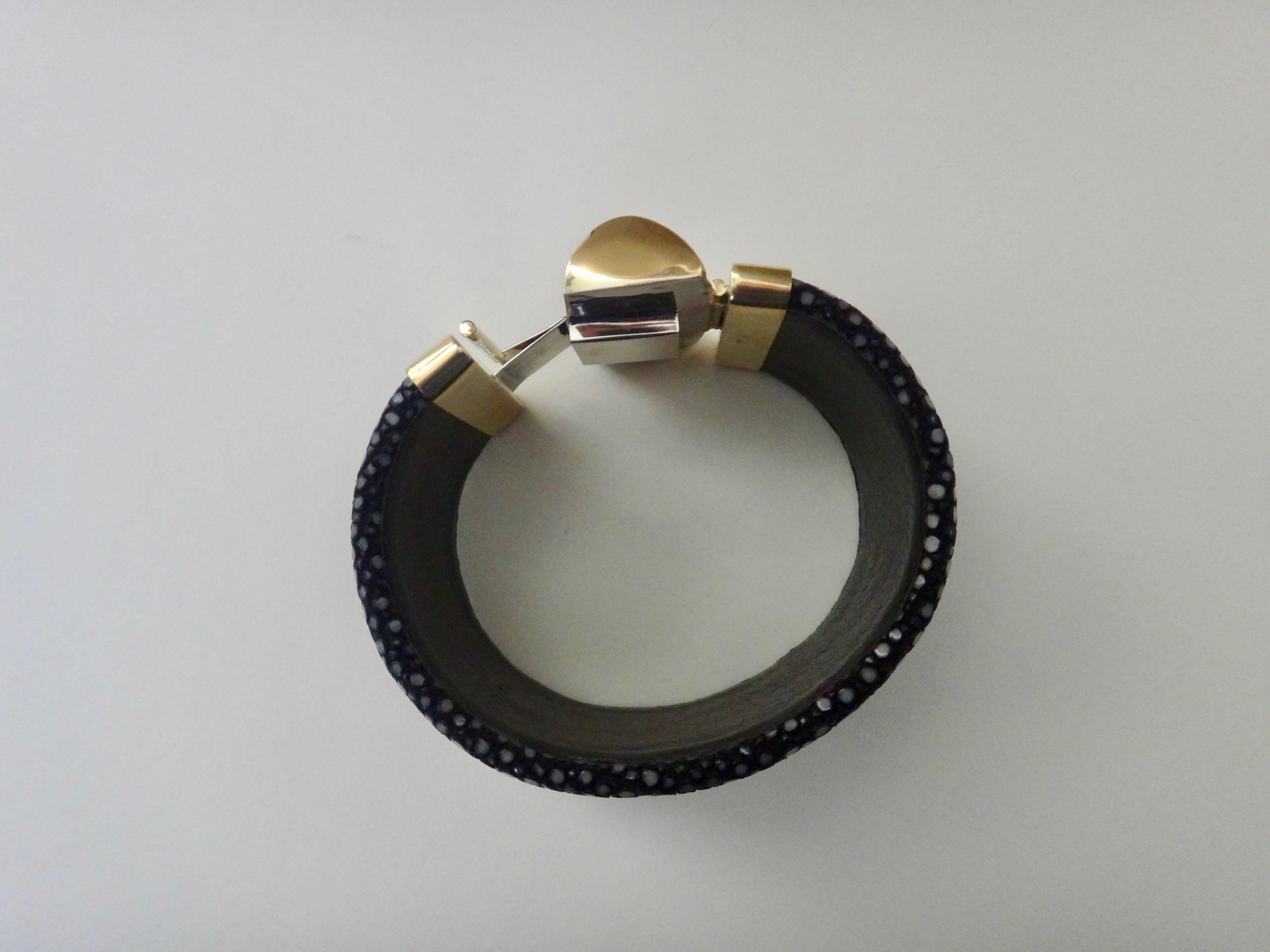 Michael Kneebone - Bracciale con quarzo rutilato e stringhe nere in vendita 7
