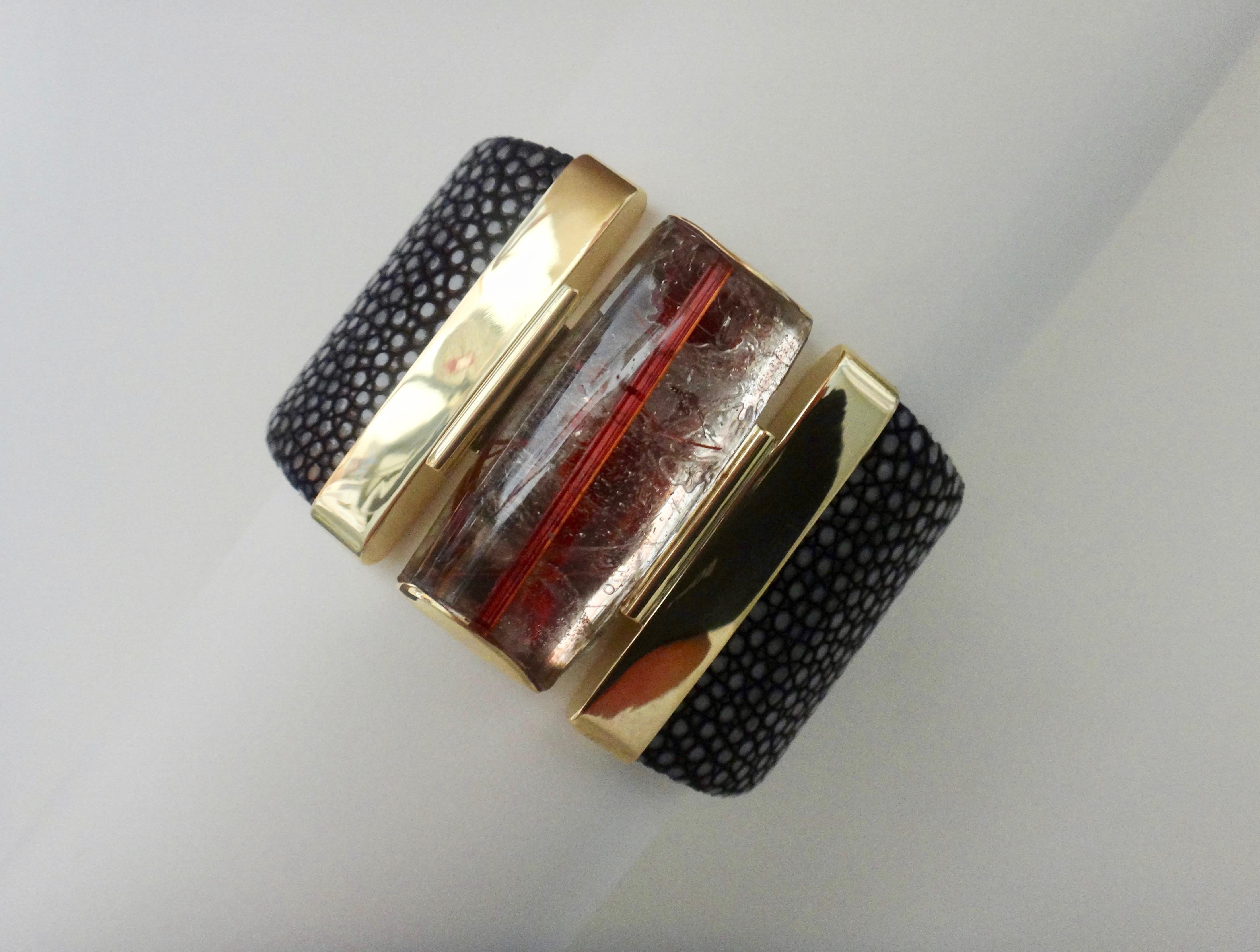 Contemporain Michael Kneebone Bracelet manchette en galuchat noir et quartz rutile en vente