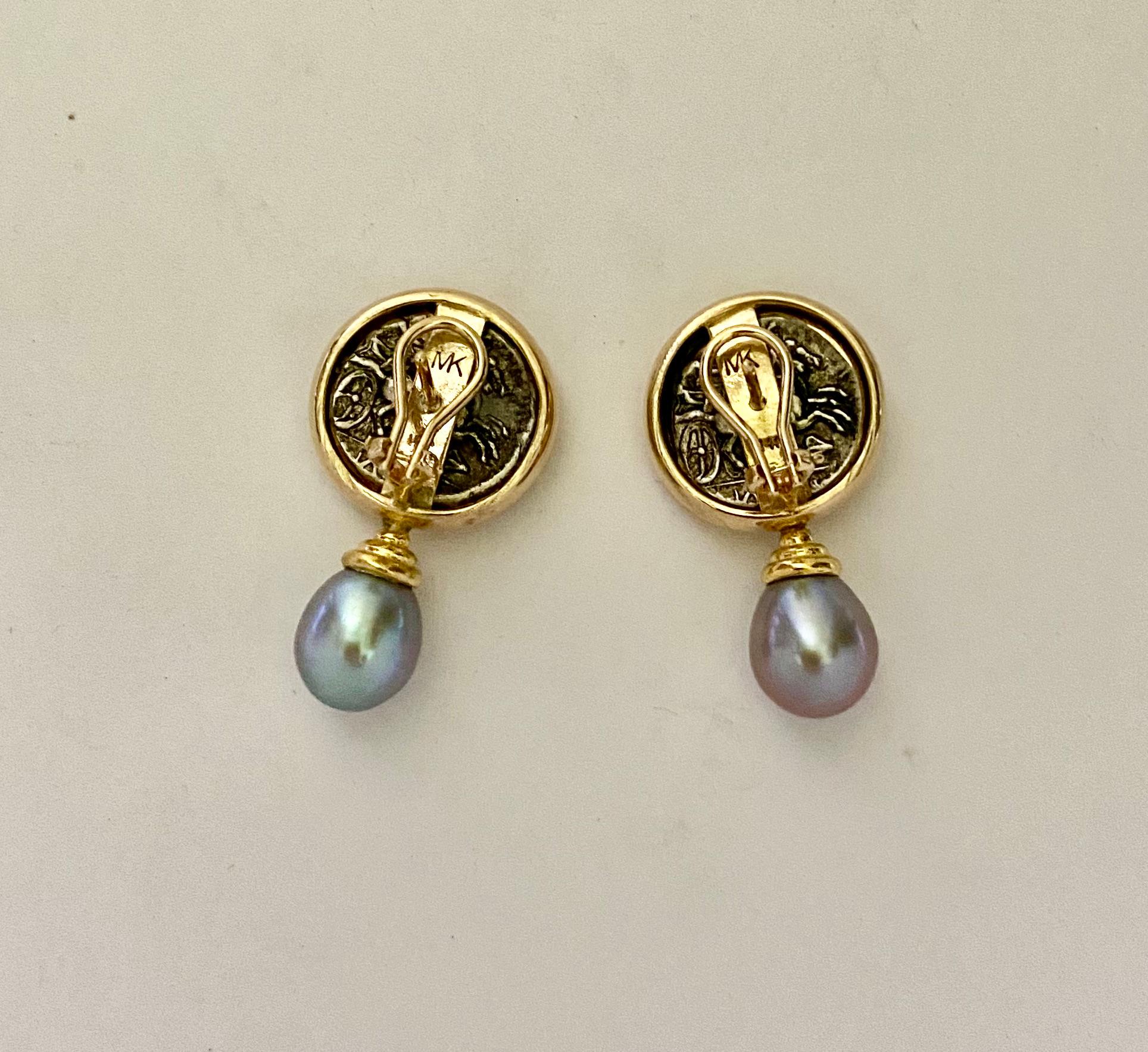 Pendants d'oreilles en perles de Tahiti avec pièces d'Apollo en argent Michael Kneebone en vente 5