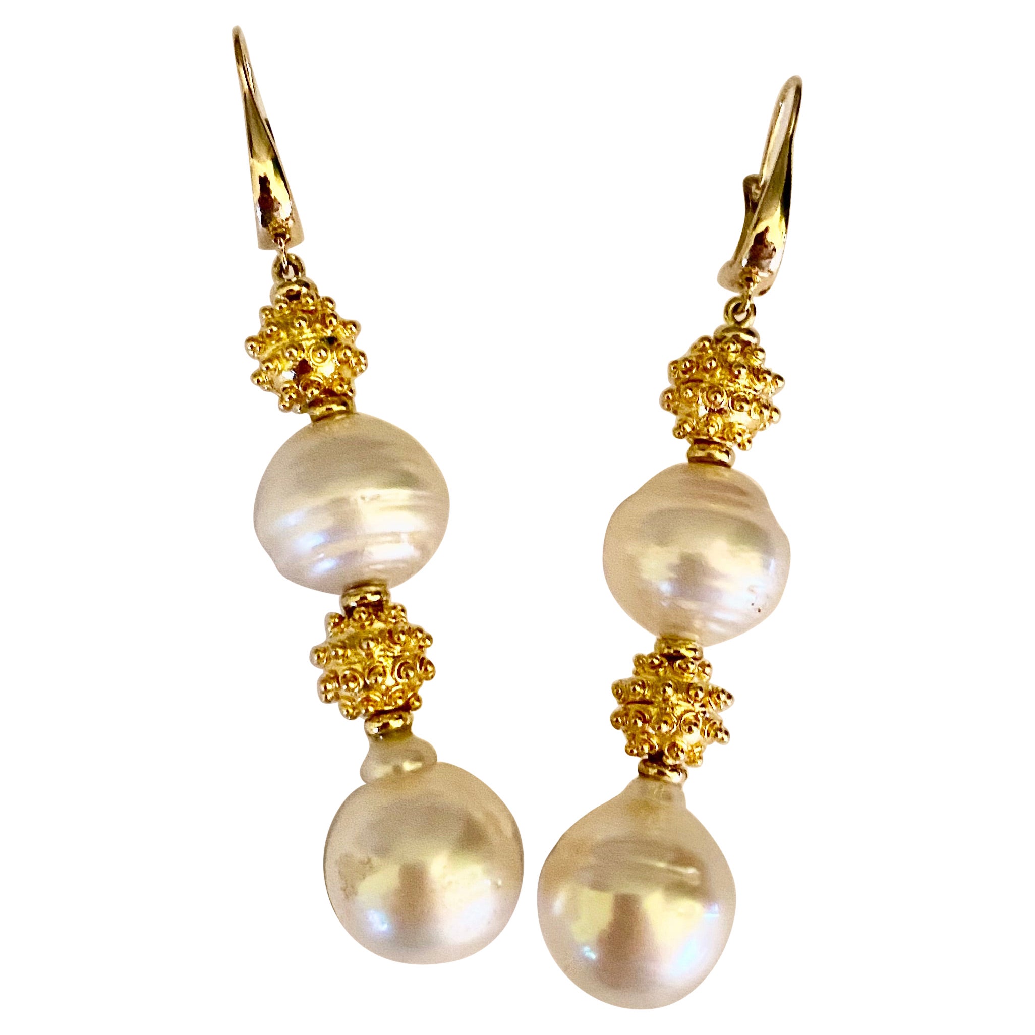 Michael Kneebone Pendants d'oreilles en perles des mers du Sud et perles granulées en vente