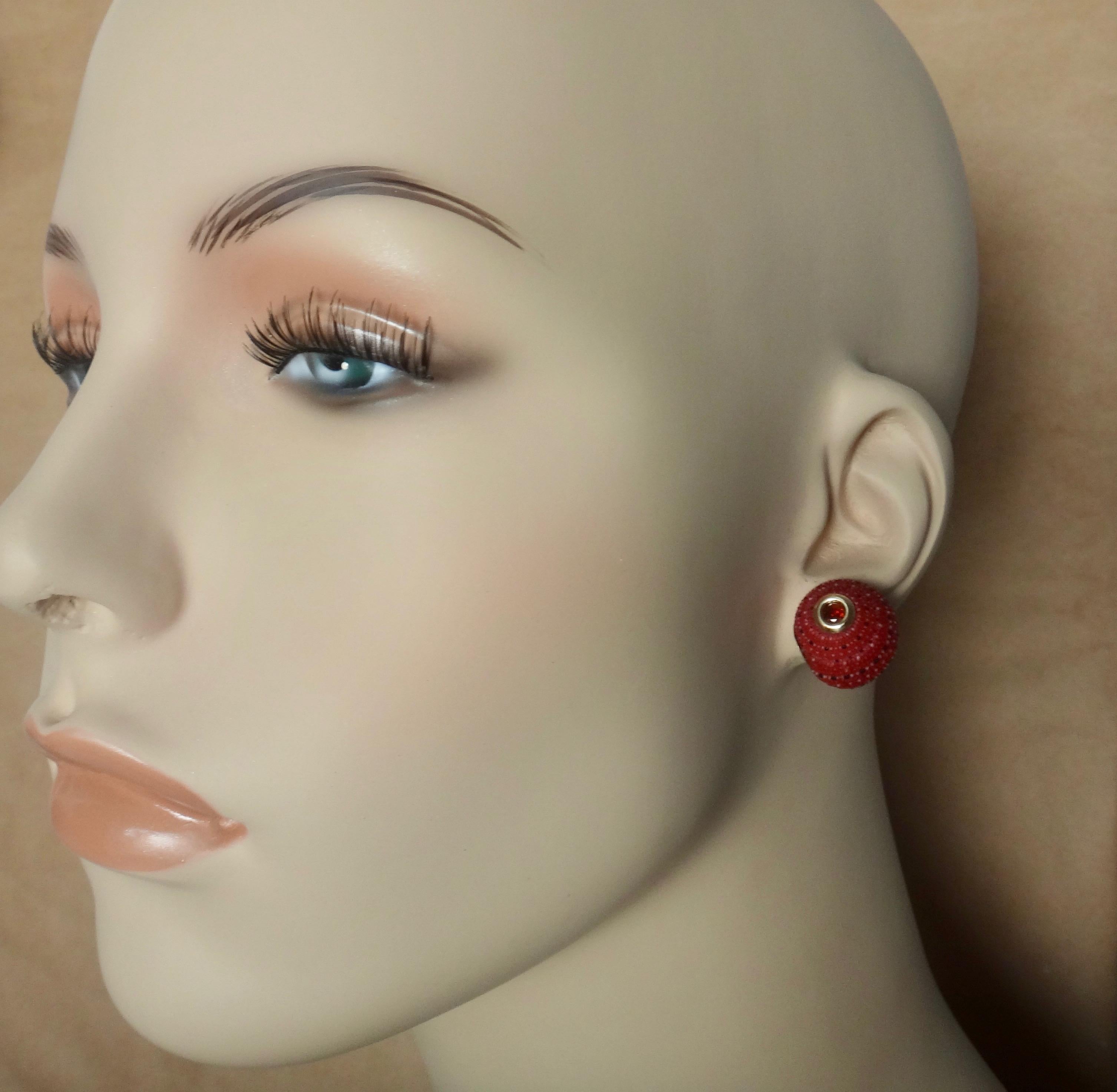 Michael Kneebone Strawberry Shell Mozambique Garnet Button Earrings In New Condition In Austin, TX