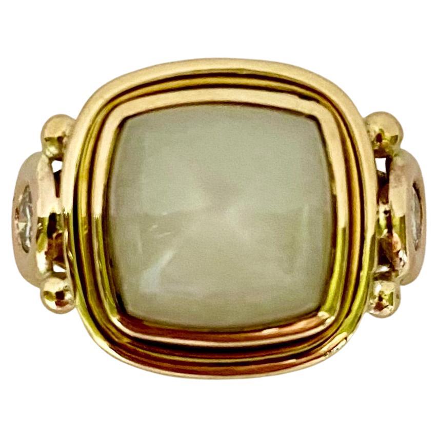 Michael Kneebone Ring mit Zuckerhut-Mondstein und Diamant im Archaik-Stil