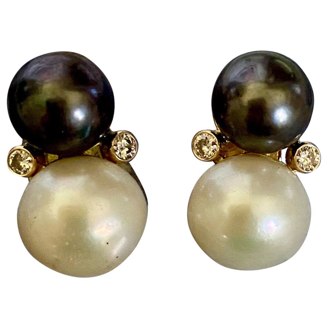 Orecchini Michael Kneebone con perle di Tahiti e dei mari del sud e diamanti Due Perla