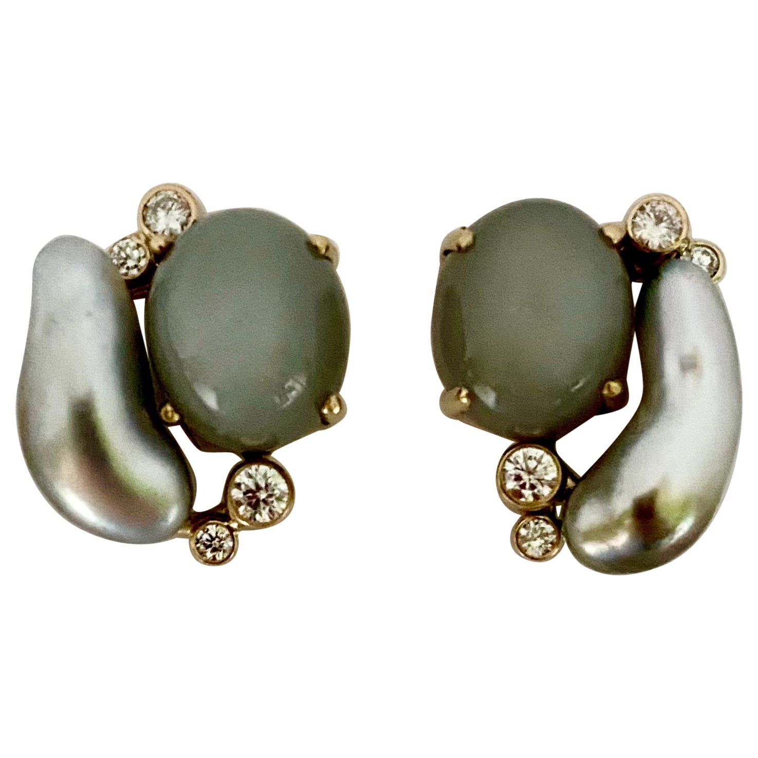 Michael Kneebone Boucles d'oreilles en perles Keshi de Tahiti, diamants et pierre de lune grise