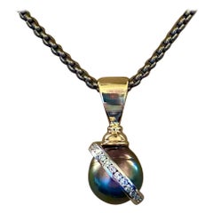 Michael Kneebone Pendentif Saturn bicolore en perles de Tahiti et diamants