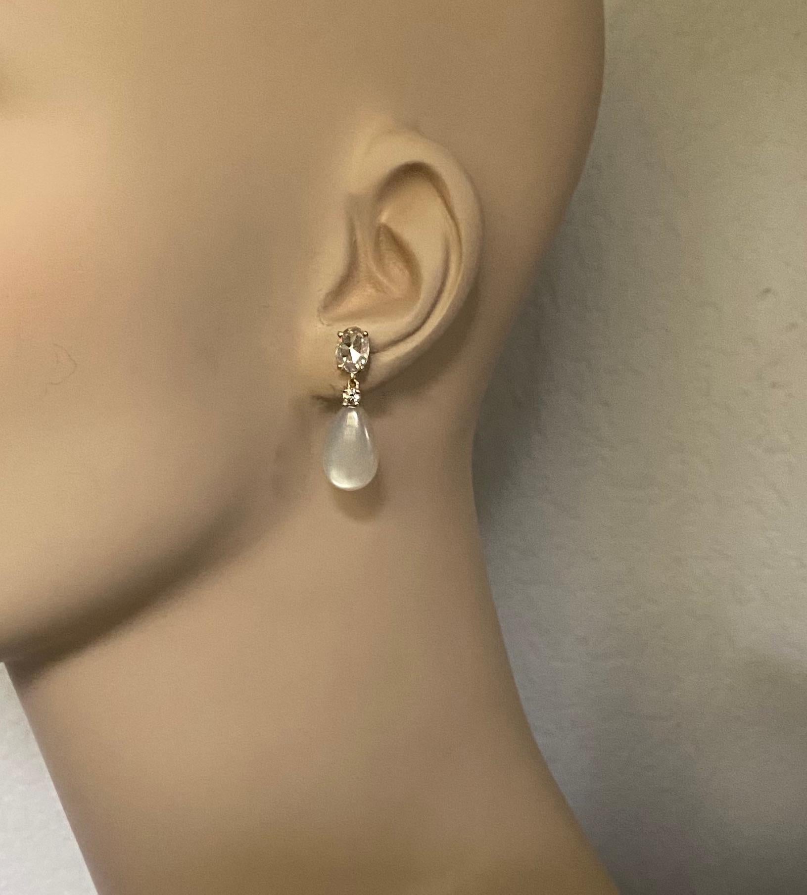Michael Kneebone Pendants d'oreilles en pierre de lune blanche et diamants taille rose Pour femmes en vente