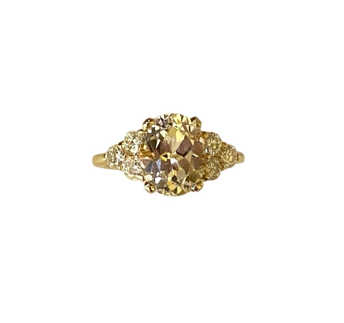 Michael Kneebone Anello con zaffiro bianco e moissanite a grappolo In condizioni Nuovo in vendita a Austin, TX