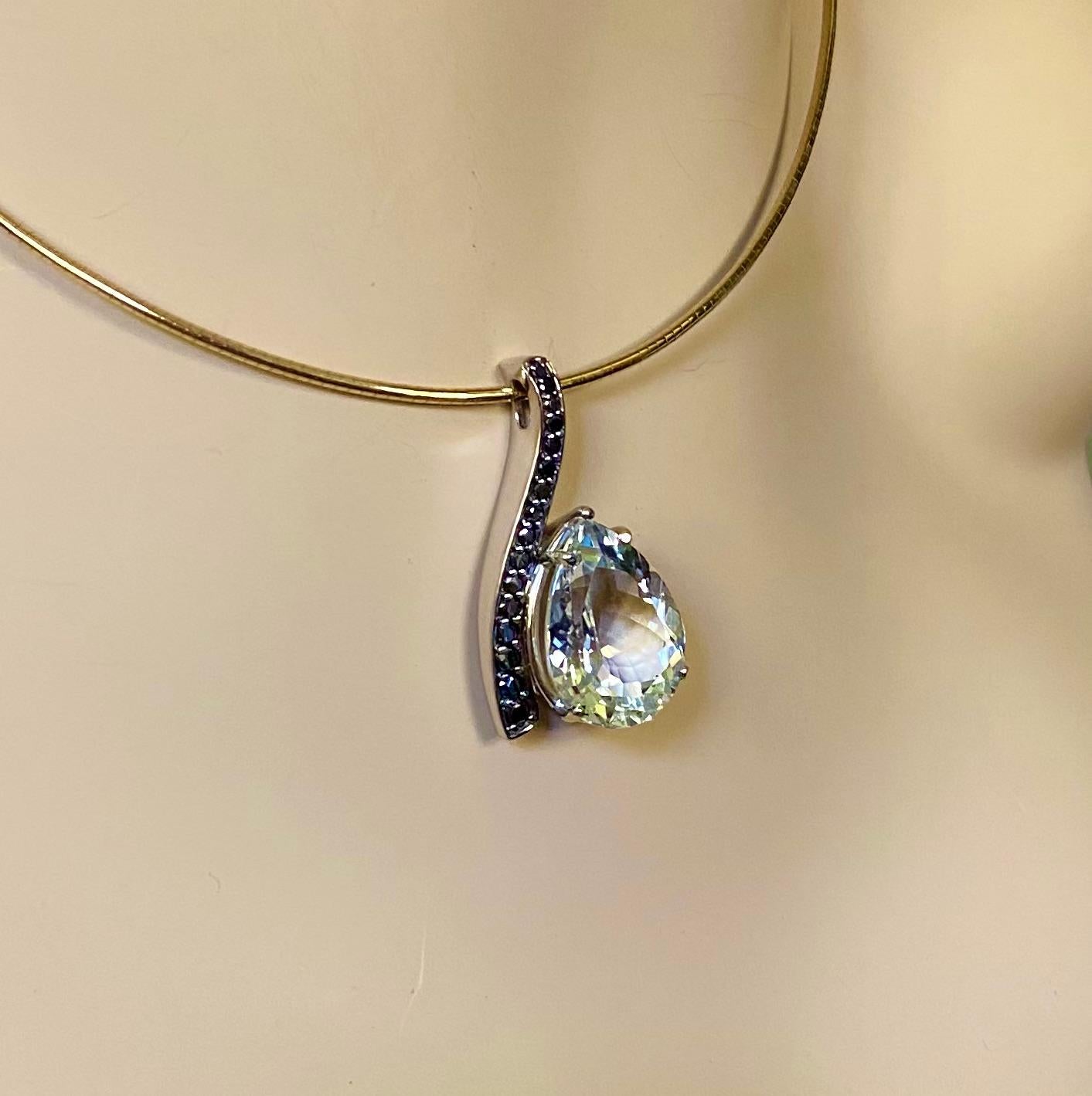 Michael Kneebone Ciondolo ondulato con diamante nero e topazio bianco in vendita 5