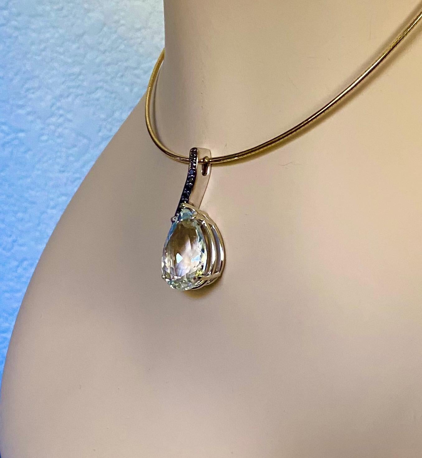 Michael Kneebone Ciondolo ondulato con diamante nero e topazio bianco In condizioni Nuovo in vendita a Austin, TX