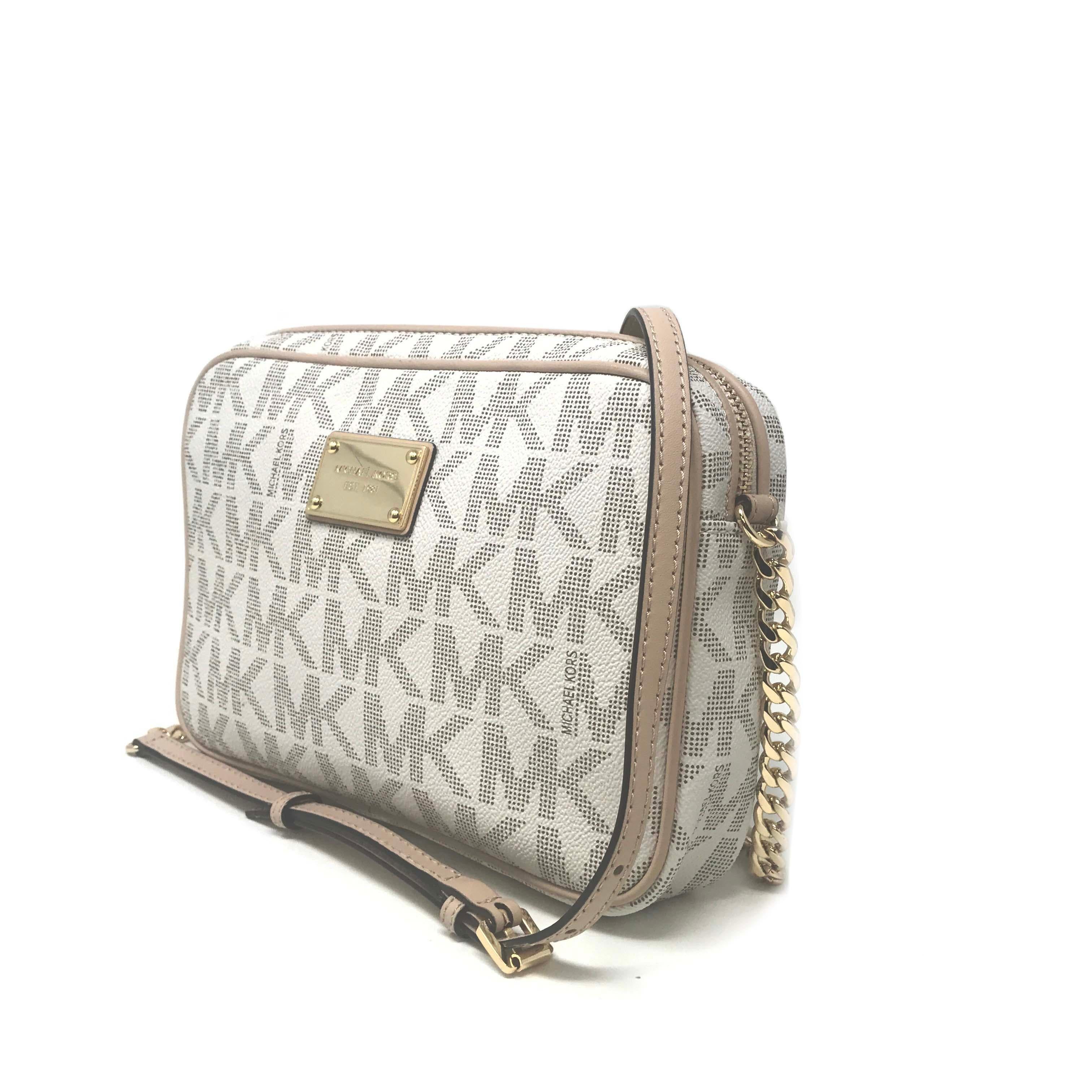 This Michael Kors Jet Set Crossbody Bag features a vanilla color and signature polyester lining. This crossbody bag is constructed of PVC and has a 25 inch shoulder strap.  Have Some Scratches on Gold Tone Michael Kors Logo.

Handbag Material: