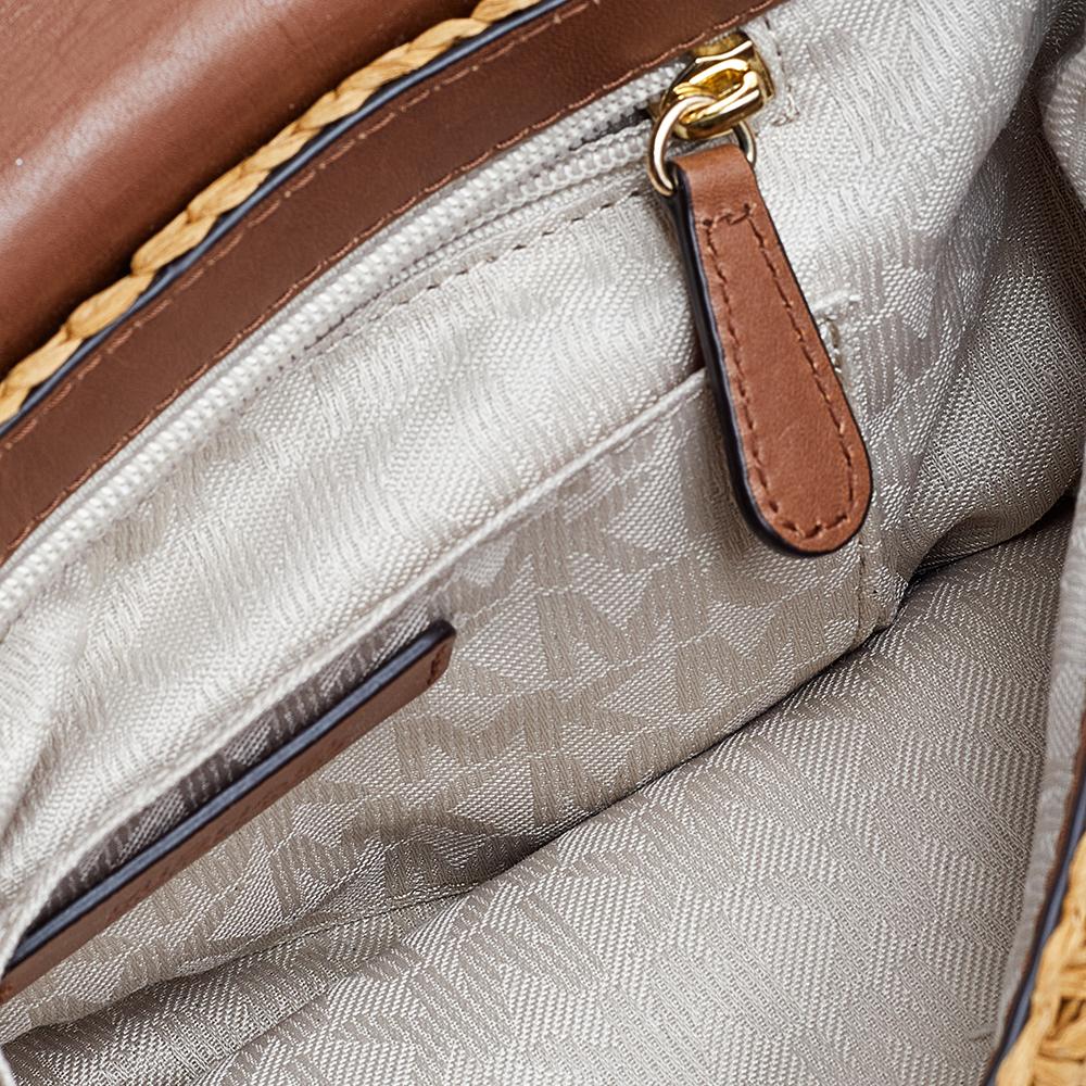 Michael Kors Medium Naomi Umhängetasche aus gewebtem Stroh und Leder in Beige/Braun 3