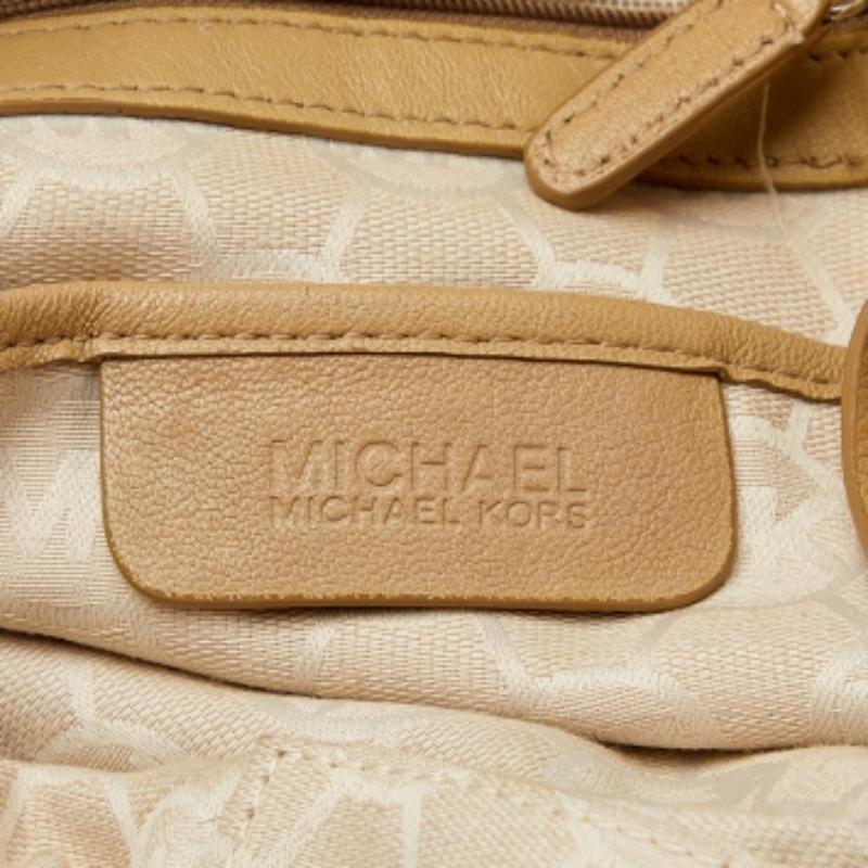 Hobo à chaîne d'identification en cuir beige de Michael Kors 3