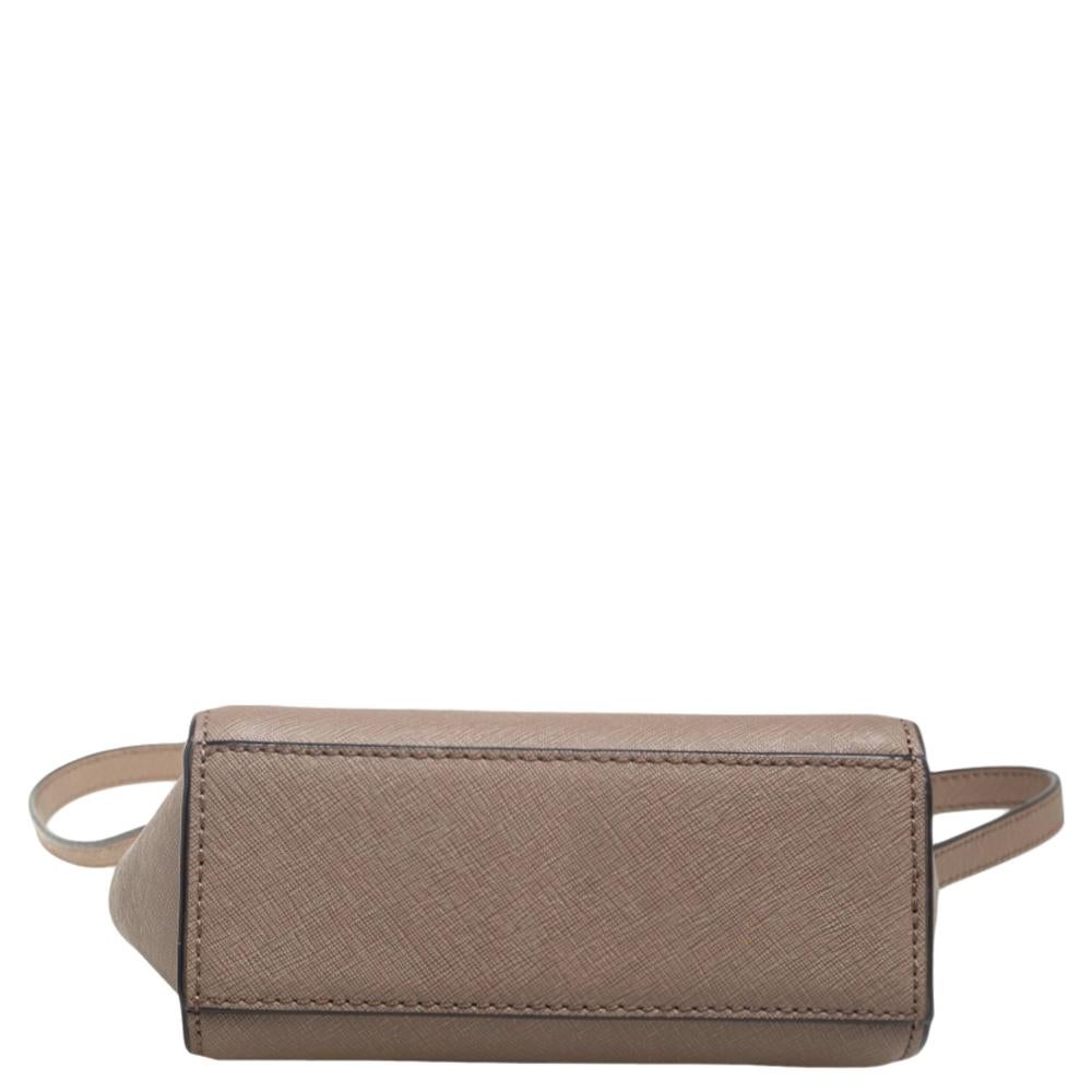 Michael Kors Beige Leather Mini Selma Crossbody Bag In Good Condition For Sale In Dubai, Al Qouz 2