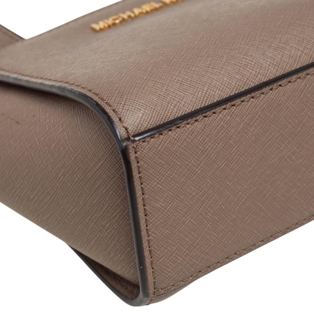 Women's Michael Kors Beige Leather Mini Selma Crossbody Bag For Sale