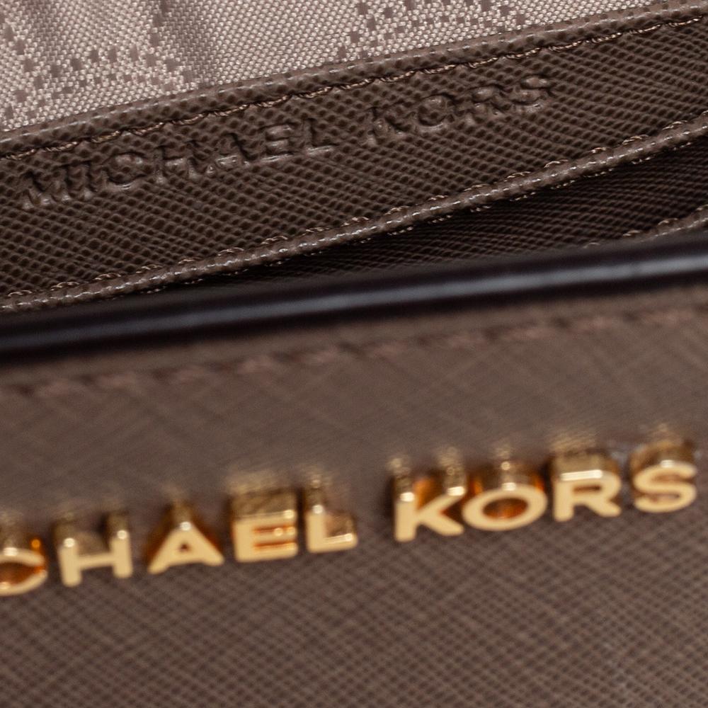 Michael Kors Beige Leather Mini Selma Crossbody Bag For Sale 3