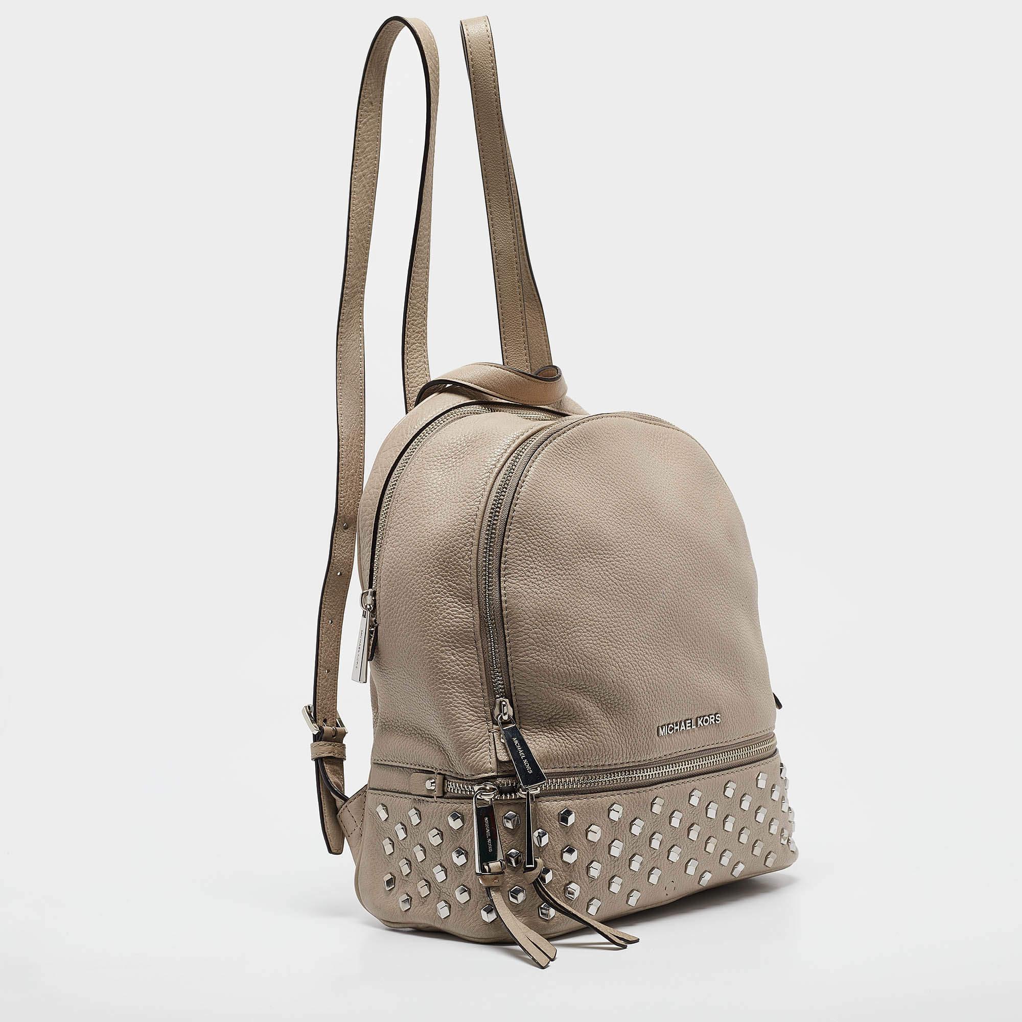 Michael Kors Rhea Rucksack aus beigem Leder mit Nieten (Beige)