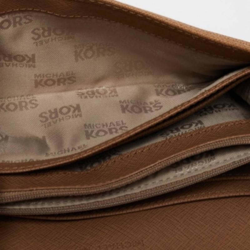 Michael Kors Portefeuille en cuir Saffiano beige en vente 5