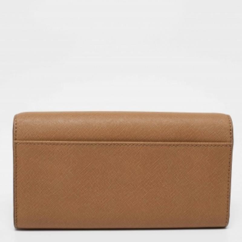 Michael Kors Portefeuille en cuir Saffiano beige Bon état - En vente à Dubai, Al Qouz 2