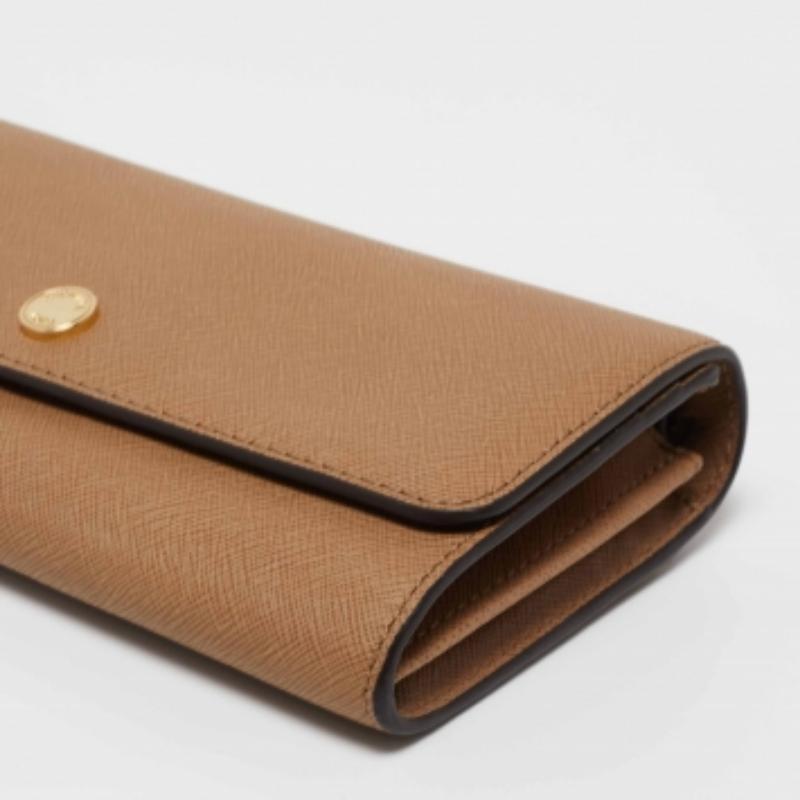 Michael Kors Portefeuille en cuir Saffiano beige en vente 2