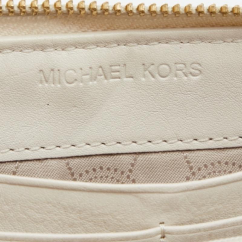 Michael Kors - Portefeuille en toile signature beige/blanc et cuir avec fermeture éclair Pour femmes en vente