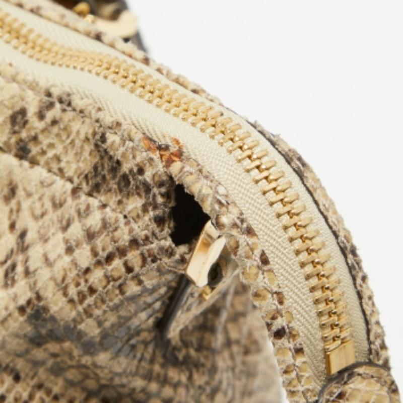 Donna Michael Kors Tote Gansevoort grande in pelle goffrata di pitone nero/crema in vendita