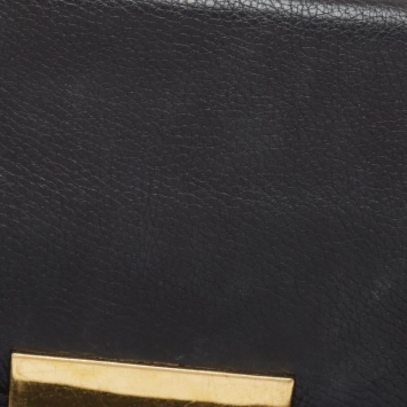 Michael Kors Schwarze Umhängetasche aus Leder und mit Krokoprägung im Angebot 6