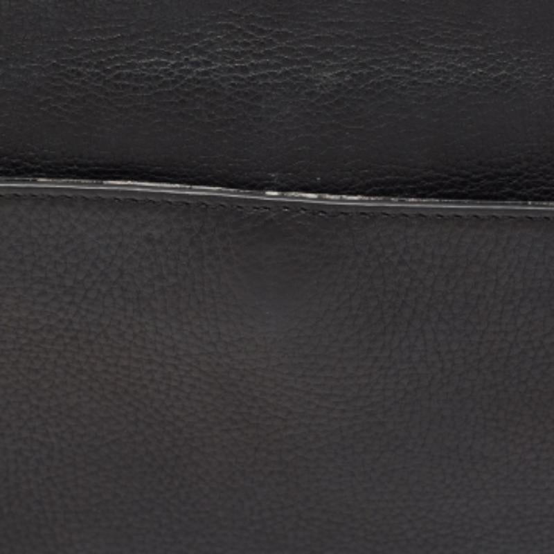 Michael Kors Schwarze Umhängetasche aus Leder und mit Krokoprägung im Angebot 1