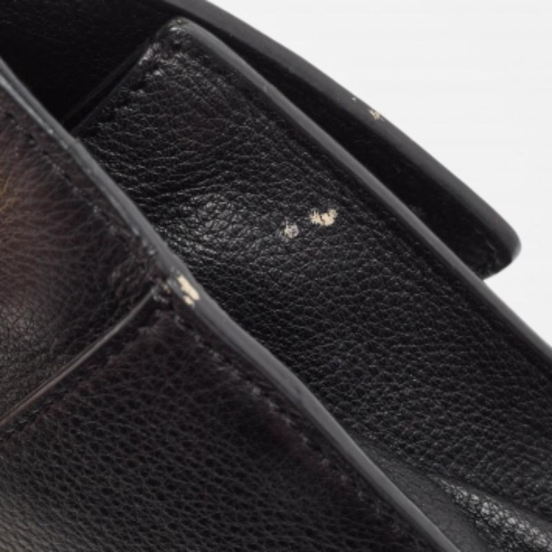 Michael Kors Schwarze Umhängetasche aus Leder und mit Krokoprägung im Angebot 5