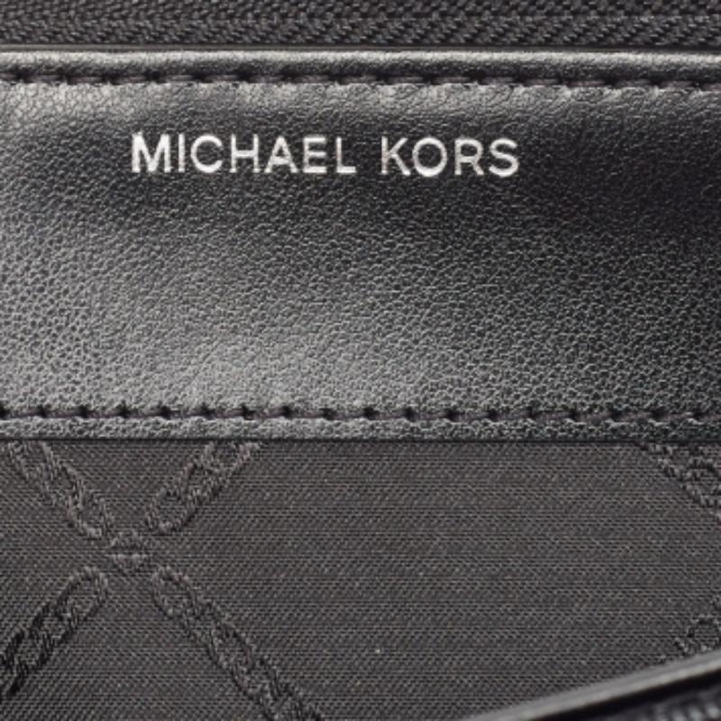 Michael Kors Schwarzes Portemonnaie aus Leder mit Jet-Set und Reißverschluss um Kontinental im Angebot 2