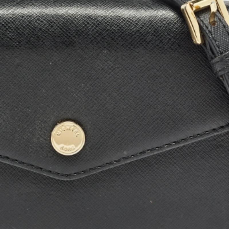 Nero Michael Kors - Borsa a tracolla in pelle nera con mini busta in vendita