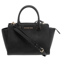 Michael Kors Selma-Umhängetasche aus schwarzem Leder