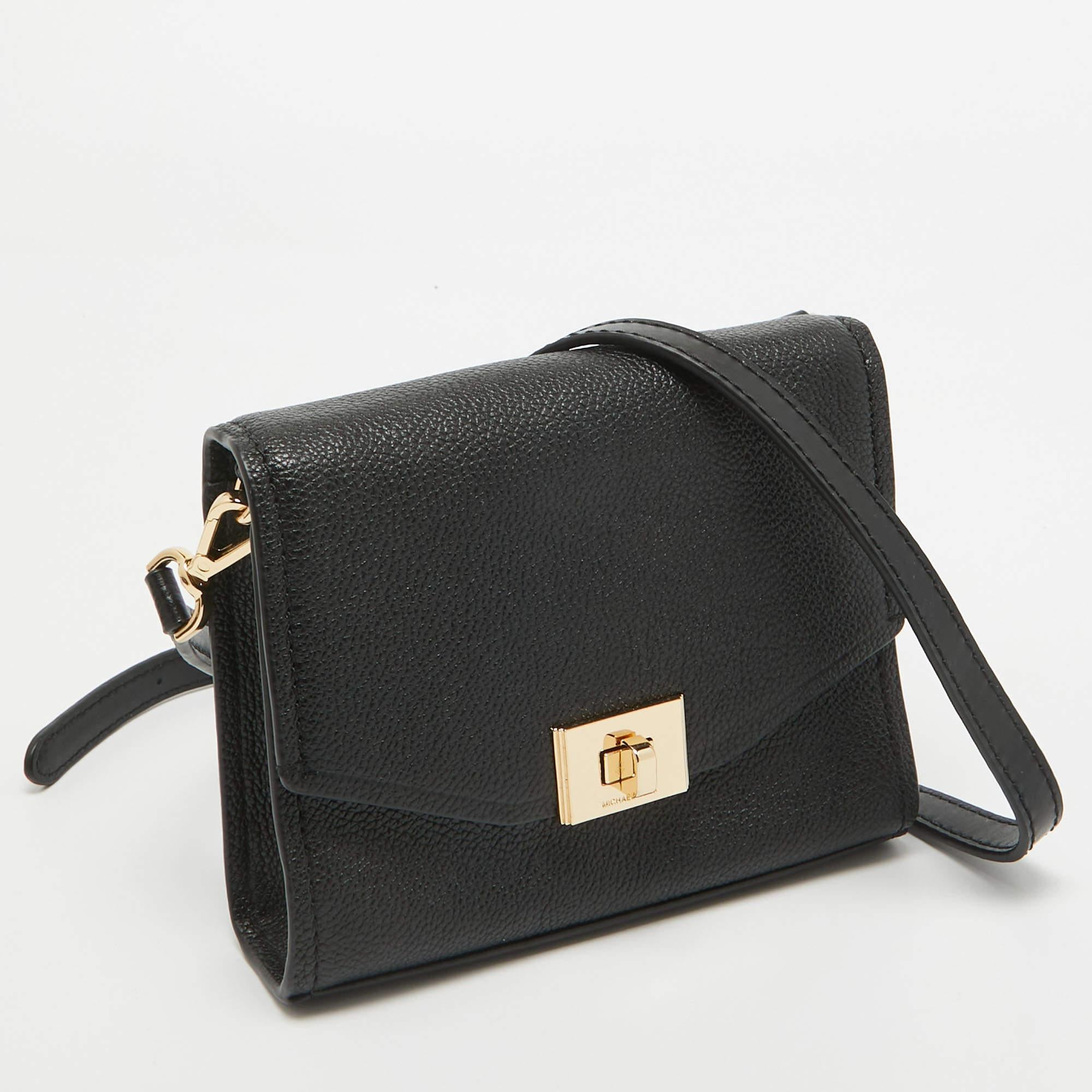 Noir Michael Kors - Sac à bandoulière en cuir noir XS Cassie en vente