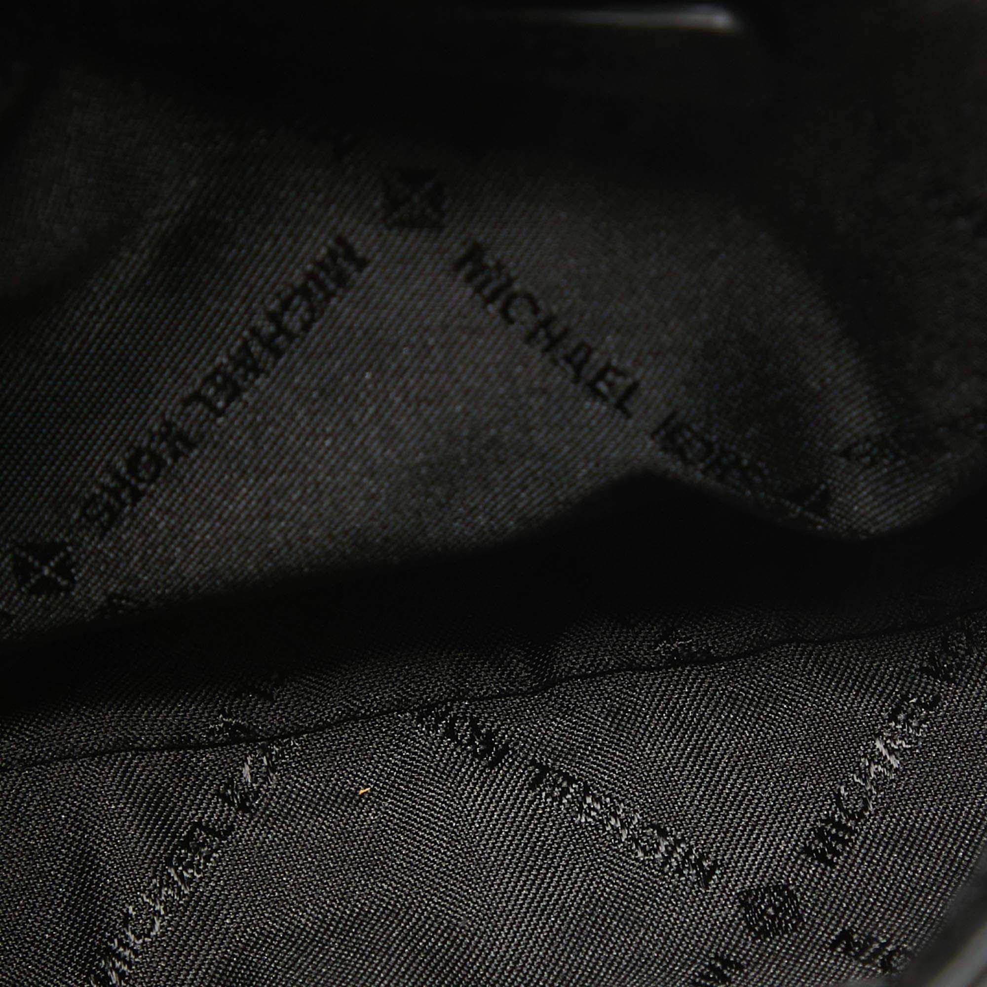 Michael Kors - Sac à bandoulière en cuir noir XS Cassie en vente 2