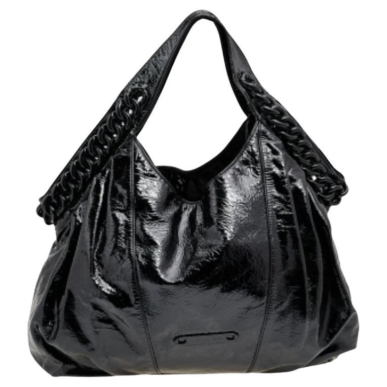 Michael Kors Hobo aus schwarzem Lackleder mit Kette