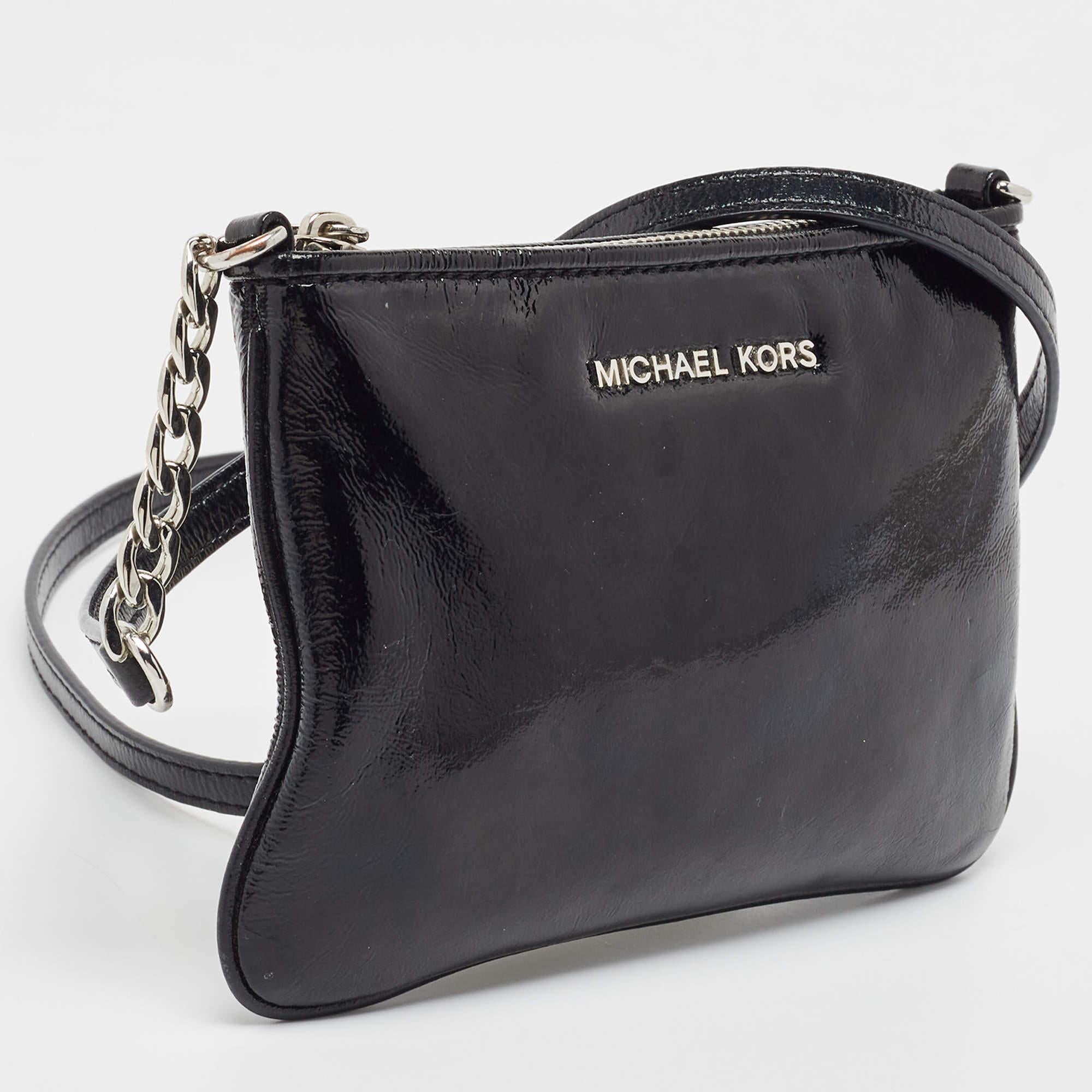 Michael Kors Black Patent Leather Zip Crossbody Bag In Good Condition For Sale In Dubai, Al Qouz 2