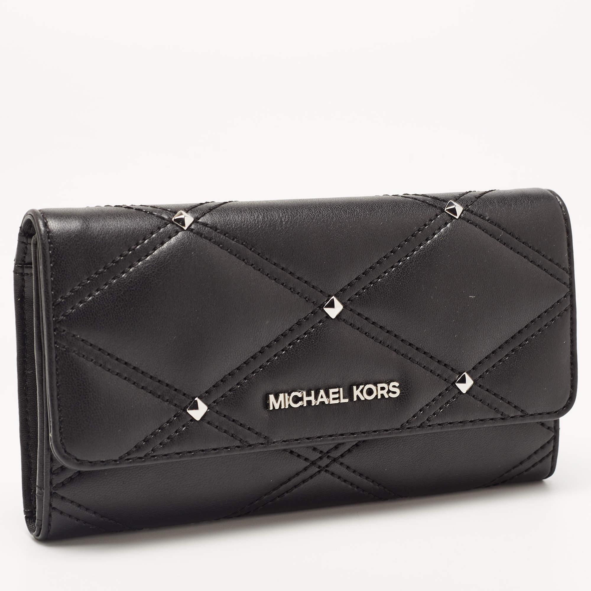 Ensure your essentials are in place with this continental wallet from Michael Kors. Crafted using leather, the wallet has the brand detail on the flap and a well-designed interior to house your monetary essentials.