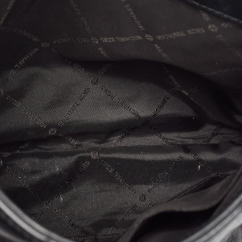 Michael Kors Schwarze gesteppte Sloan Umhängetasche aus Leder im Angebot 5