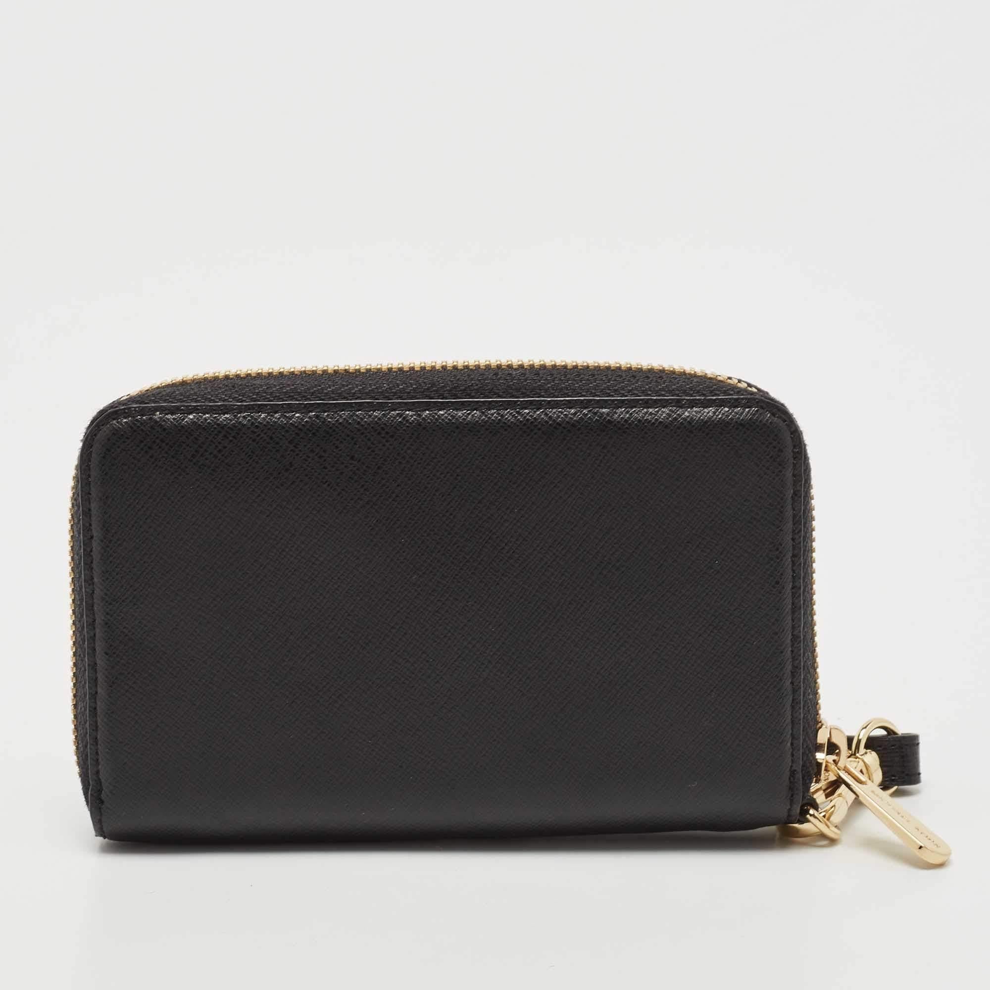 Donna Michael Kors Portafoglio compatto Jet Set in pelle nera saffiano in vendita