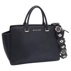 Michael Kors Schwarze große Selma-Umhängetasche aus Saffiano-Leder