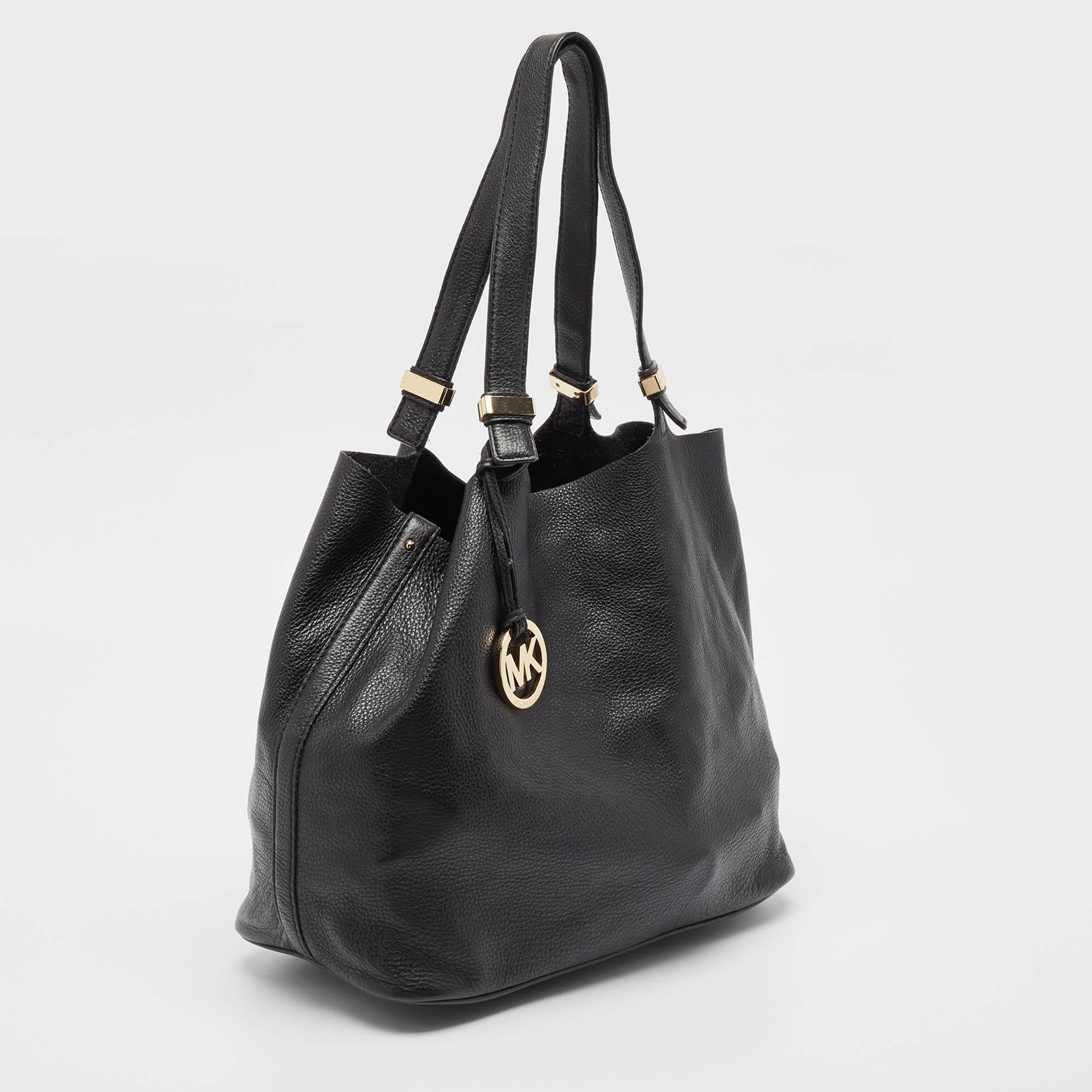 Michael Kors Black Soft Leather Colgate Tote In Good Condition In Dubai, Al Qouz 2