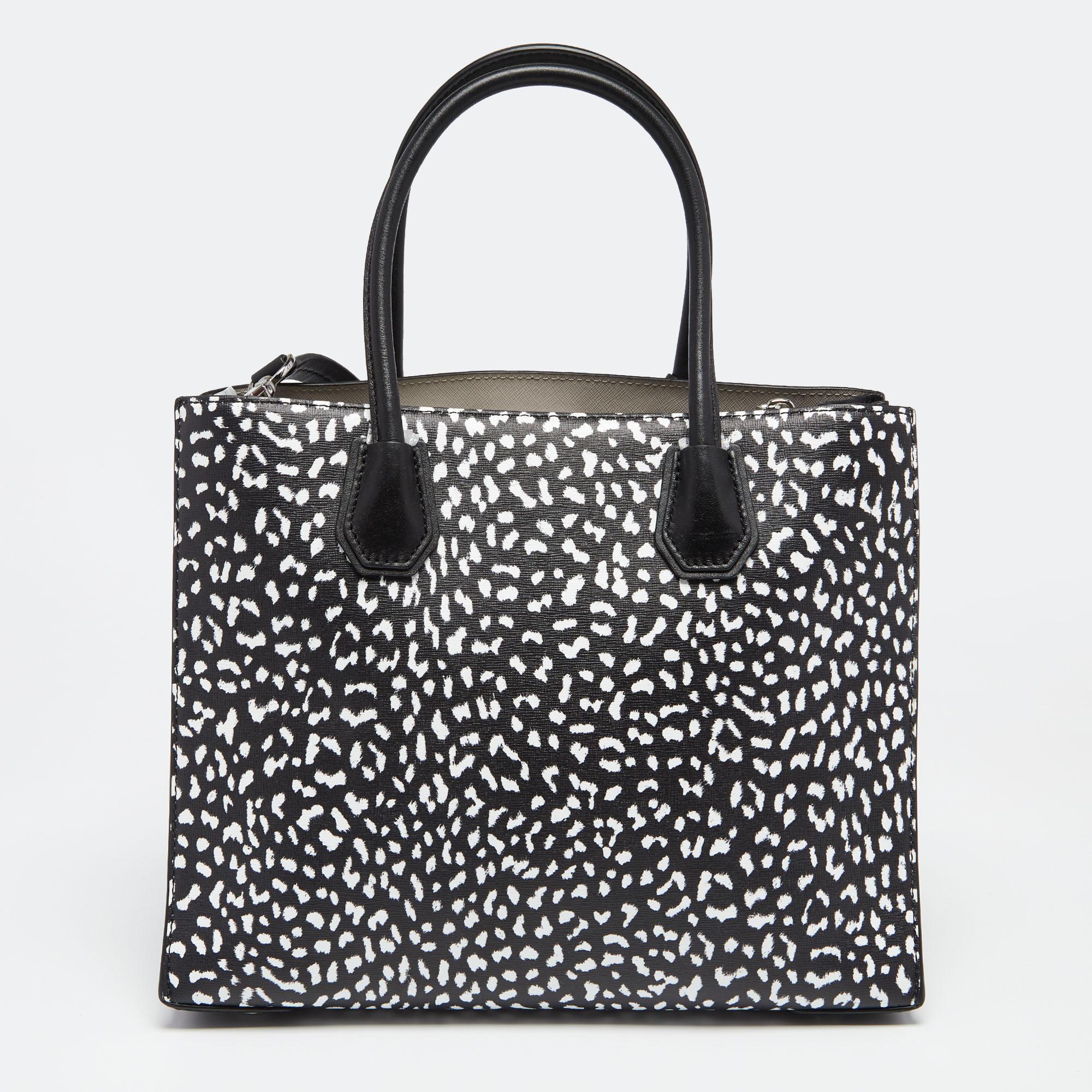 One of the most stunning creations from Michael Kors is this Mercer tote. It is made from black-white leopard-printed leather. It features silver-toned hardware and a leather-fabric interior. The structured silhouette of the tote is supported by
