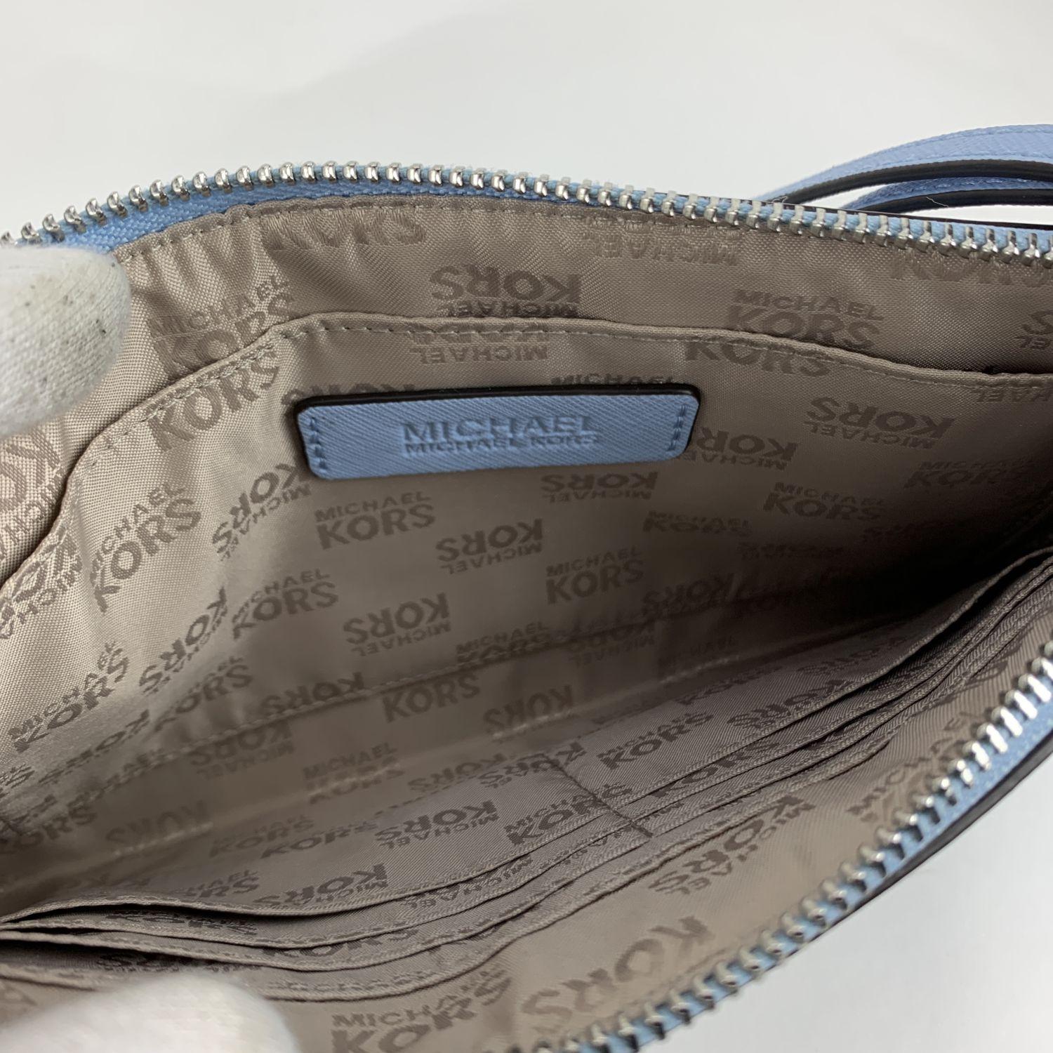 Michael Kors Blue Bicolor Leather Wristlet Pouch Bag with Pocket In New Condition In Rome, Rome