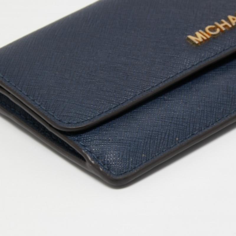 Noir Michael Kors - Portefeuille de voyage Jet Set en cuir bleu en vente