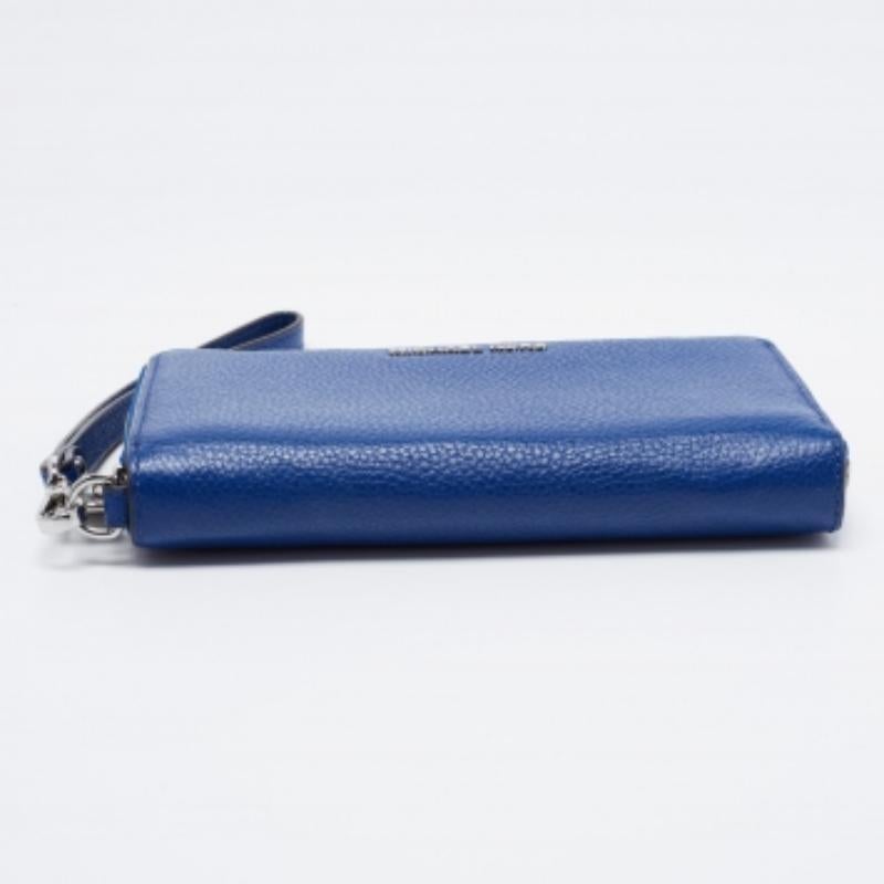 Portefeuille en cuir bleu Jet Set à fermeture éclair Michael Kors Bon état - En vente à Dubai, Al Qouz 2